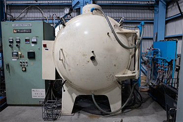 真空焼き戻し炉