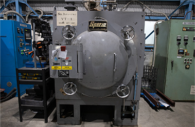 真空焼き戻し炉